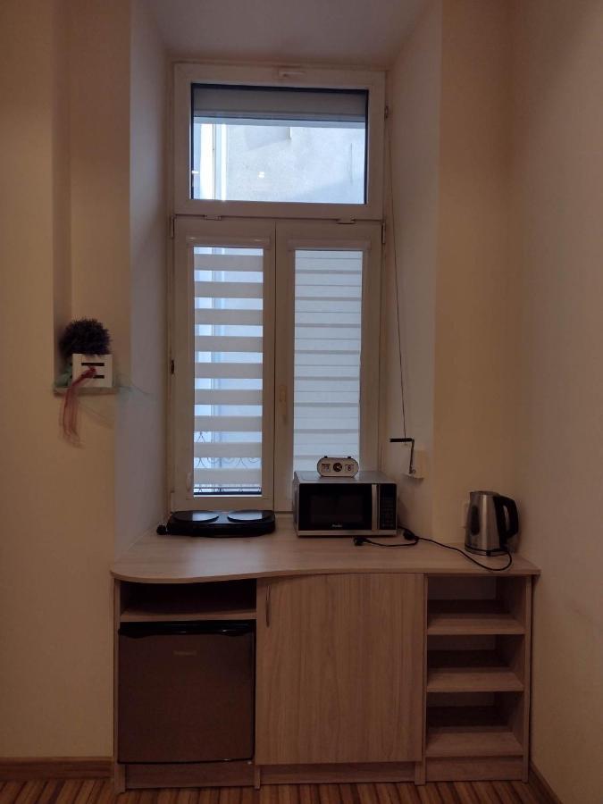 Little Big Bc - Central Modern Studio Красков Екстериор снимка